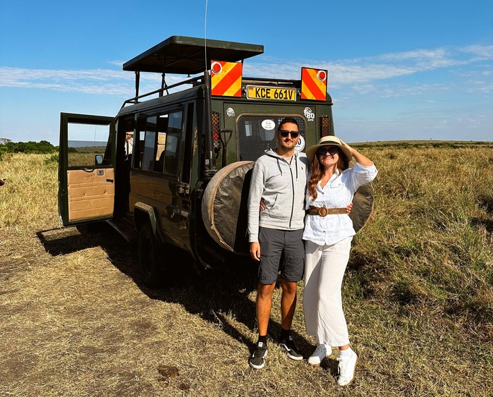 Krešo i Ana ispred Safari vozila u Masai Mara