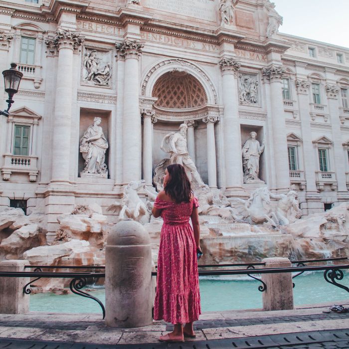 Ana Mihaljevic ispred Fontana di Trevi.