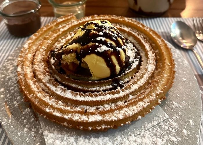 Churrosi cokolada i sladoled