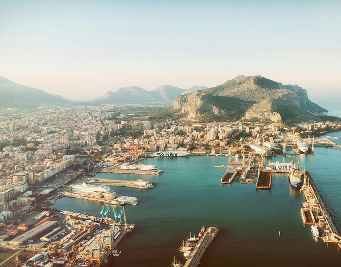 Panorama Palermo iz zraka sa lukom