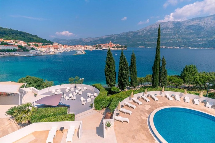 Aminess Liburna Hotel i pogled na grad Korčulu
