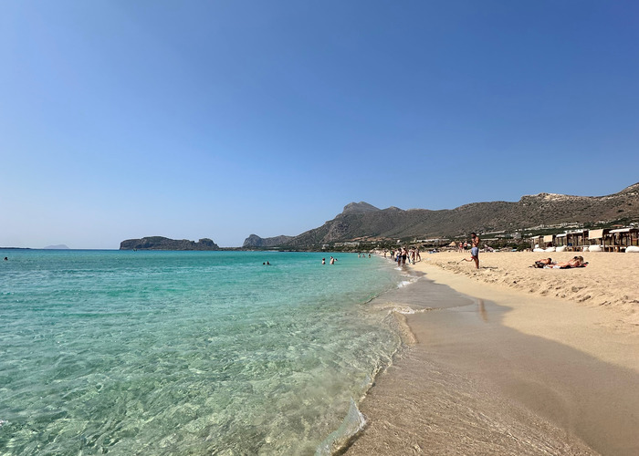 Tirkizno more i pješčana plaža