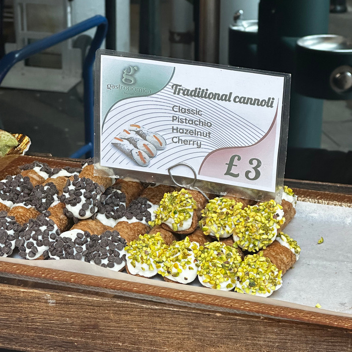 Stand sa cannoli u Londonu.