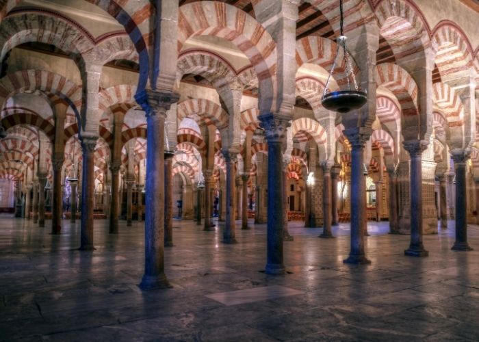 Unutrasnjost Mezquite, lukovi i stupovi