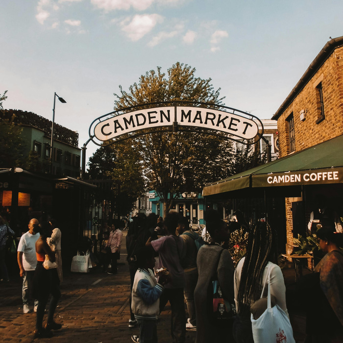 Znak Camden Market u Londonu.