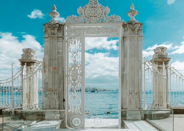 Dolmabahce bijela vrata i Bospor