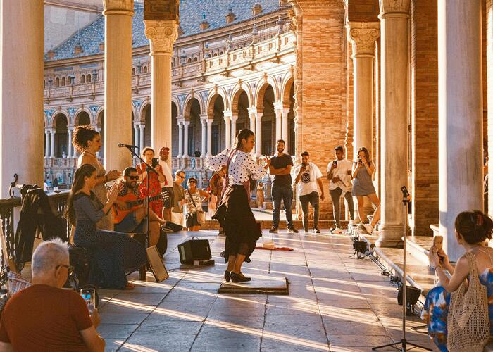 Djevojka pleše Flamenco u Plaza de Espana.