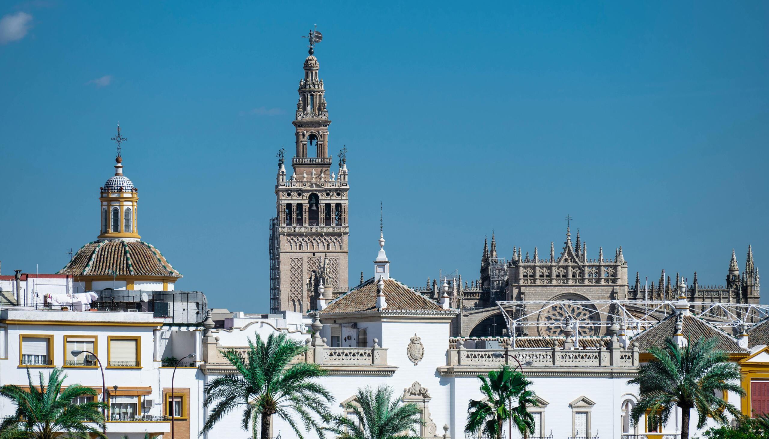 Sevilla Seviila tornjevi i katedrala