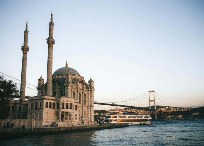 Ortakoy džamija u Bešiktašu i most preko Bospora