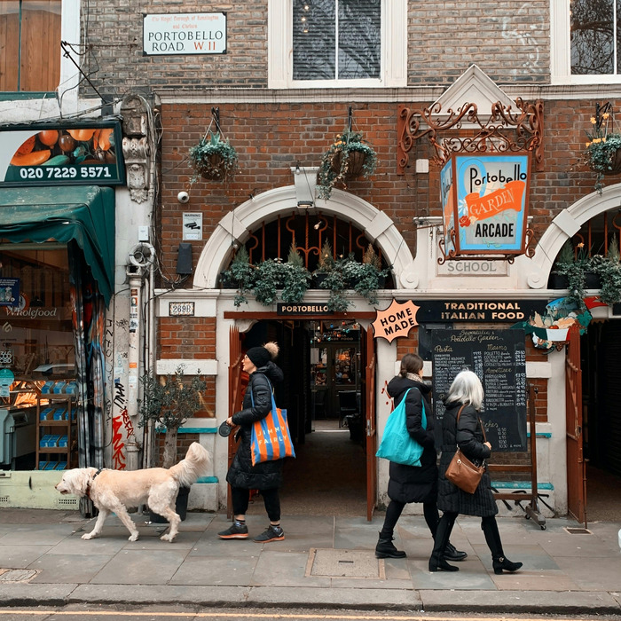 Portobello road market u Londonu.