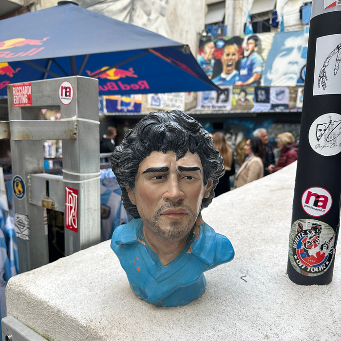 Maradona mural u Napulju.