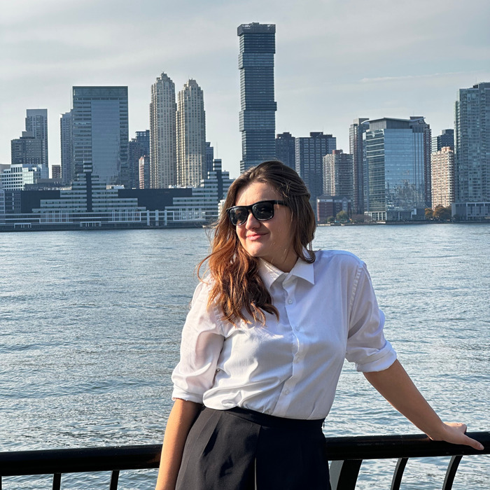 Ana posing in New York with New Jersey in the background.