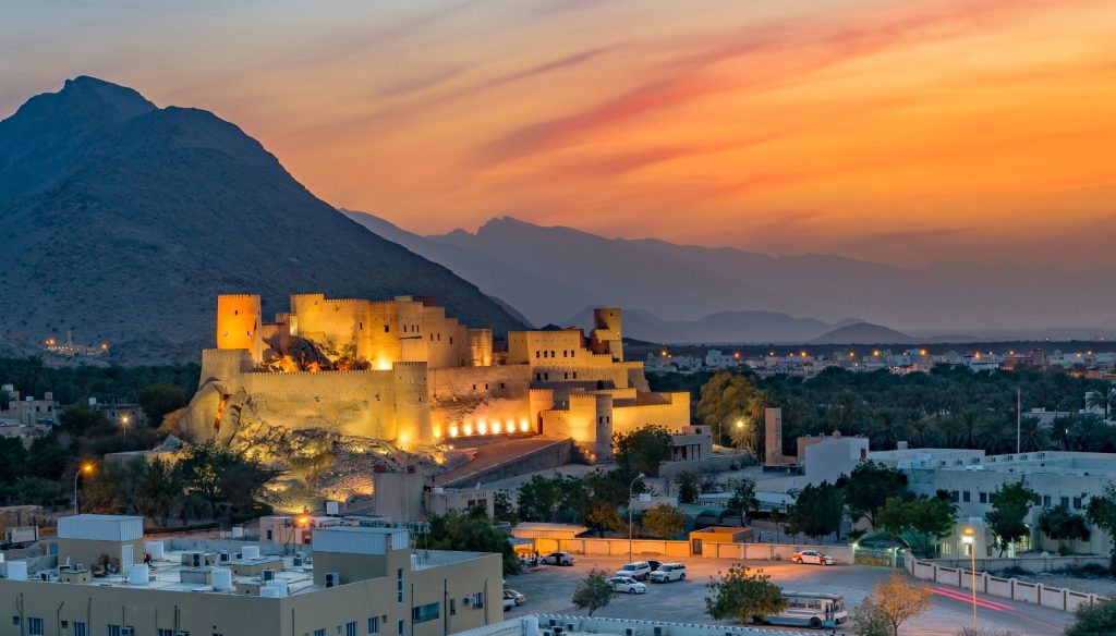 Tvrđava u Bahli u Omanu u suton.