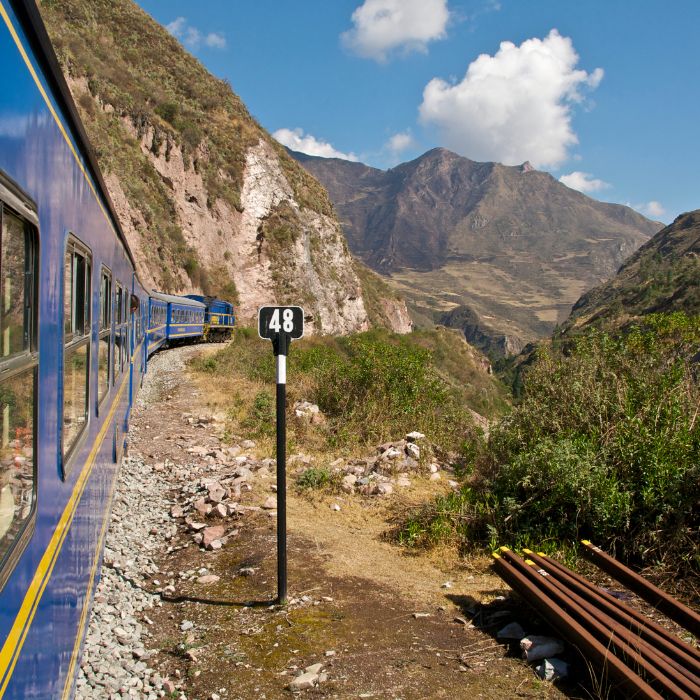 Vlak Inca Rail vozi prema Machu Picchu