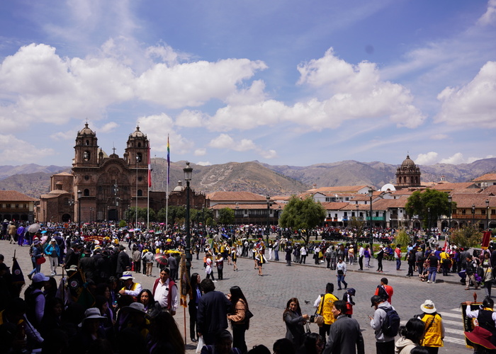 Plaza de Armas u Cuscu s katedralom