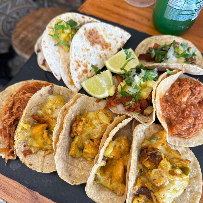 Meksički tacosi u Taquería Tacoctelería.