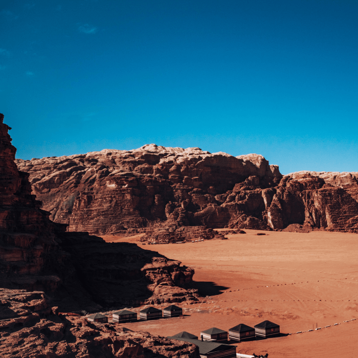 Kamp i šatori u Wadi Rum pustinji