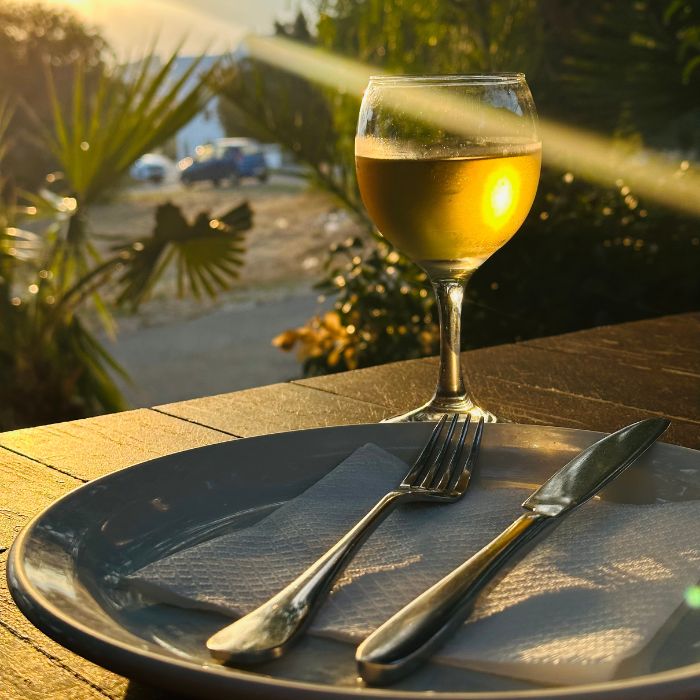 Čaša vina u taverni 7 St. Georges