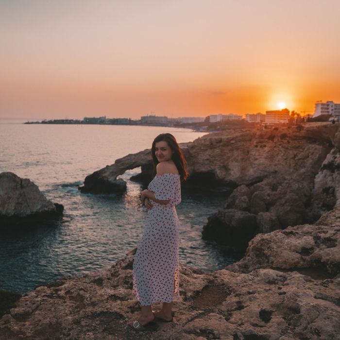 Ana na mostu ljubavi u Ayia Napi