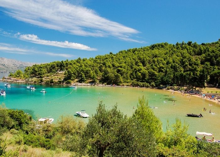 Pješčana plaža Lovrečina sa smaragdnom bojom mora