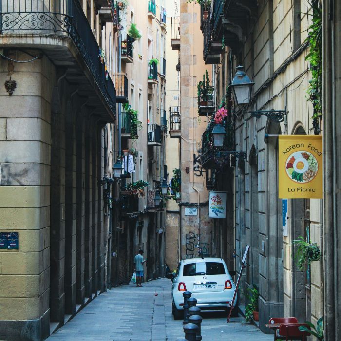 Uska klasična ulica u Ravalu, Barcelona