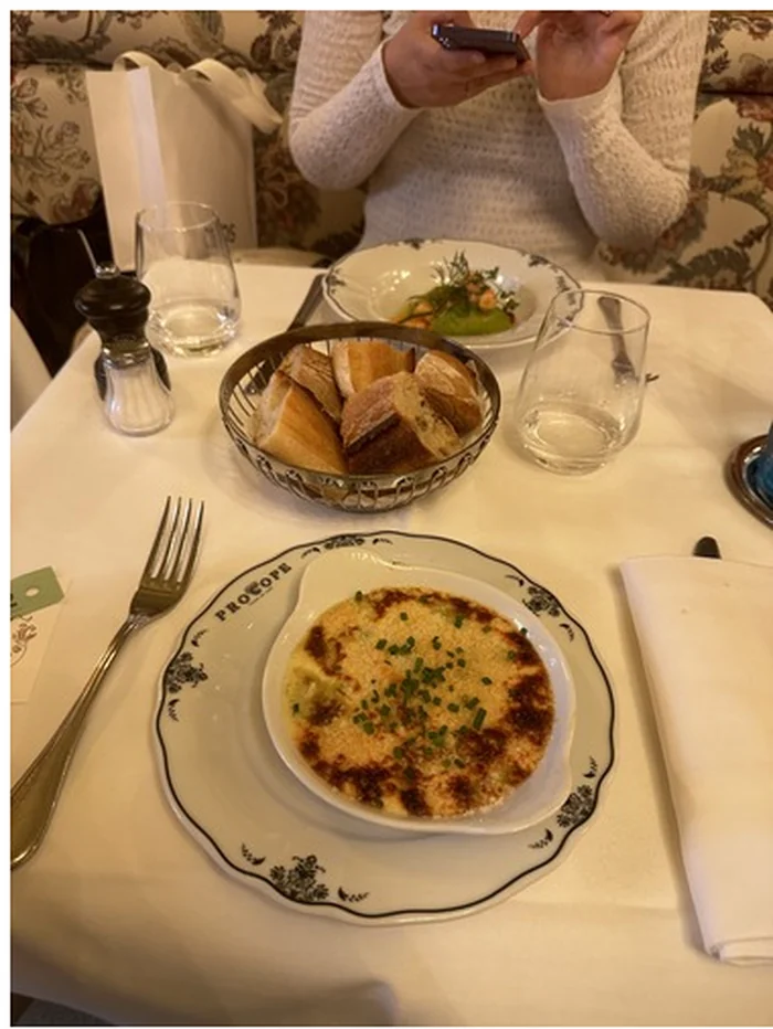 Predjelo i glavno jelo iz dnevnog menija u restoranu Le Procope