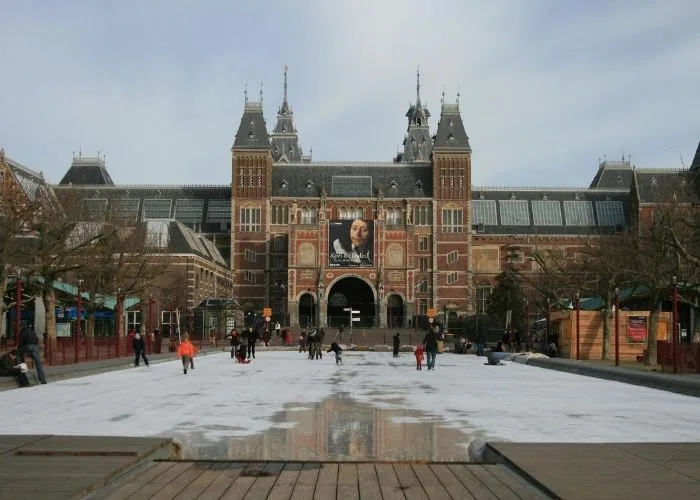 Glavno pročelje Rijksmuseuma u Amsterdamu.