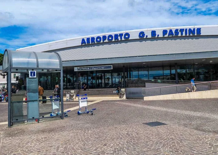 Ulaz u putnički terminal aerodroma Ciampino u Rimu.