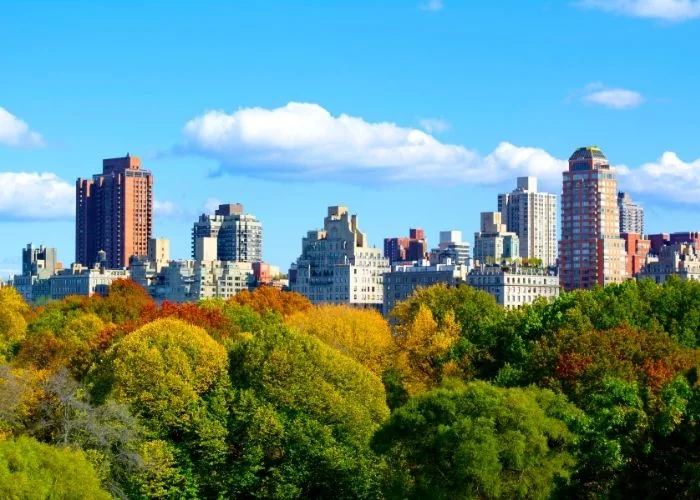 Upper East Side iznad krošnji Central Parka u jesen.
